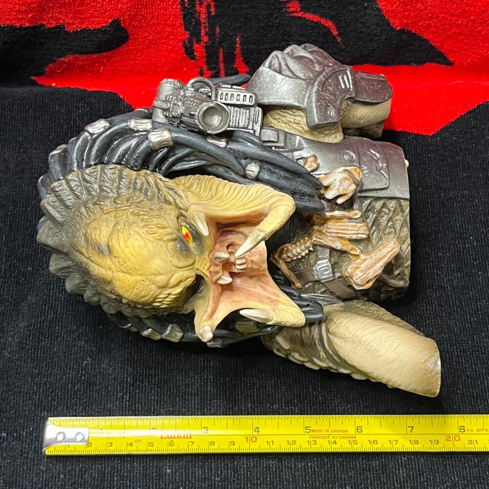 Predator Bust Bank. Diamond Select. Excellent Condition - Picture 7 of 7